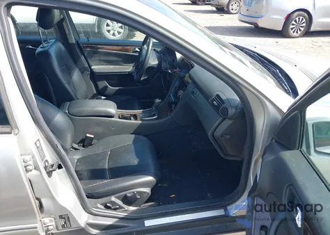 2001 Mercedes-Benz C 240 z USA, uszkodzony, nr VIN WDBRF61J21F090703